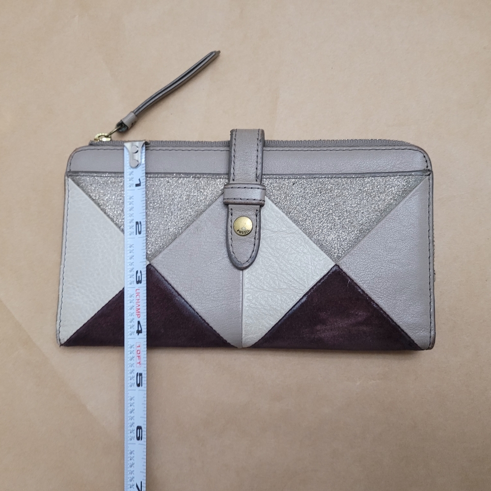 Fossil Geometric Gray and Cream Clutch